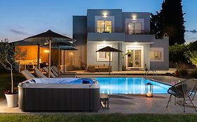 Ethria Pool Villa With Heated Jacuzzi